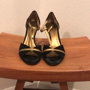 Anne Klein size 9.5 T strap heels